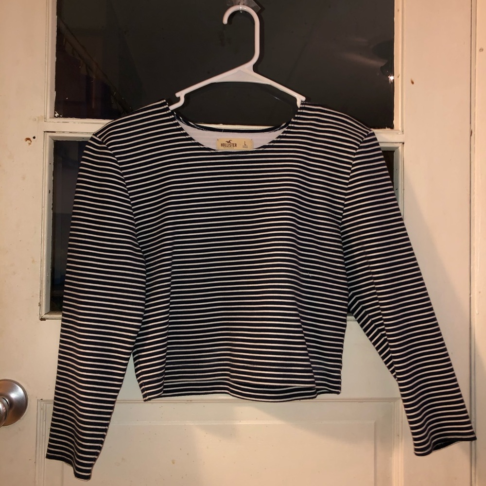 hollister crop top!